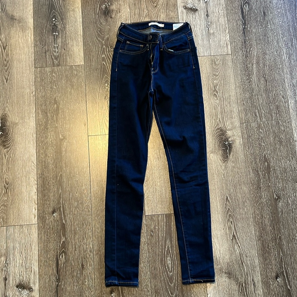Levi’s 721 high rise skinny jeans. Size:25. Never worn before.